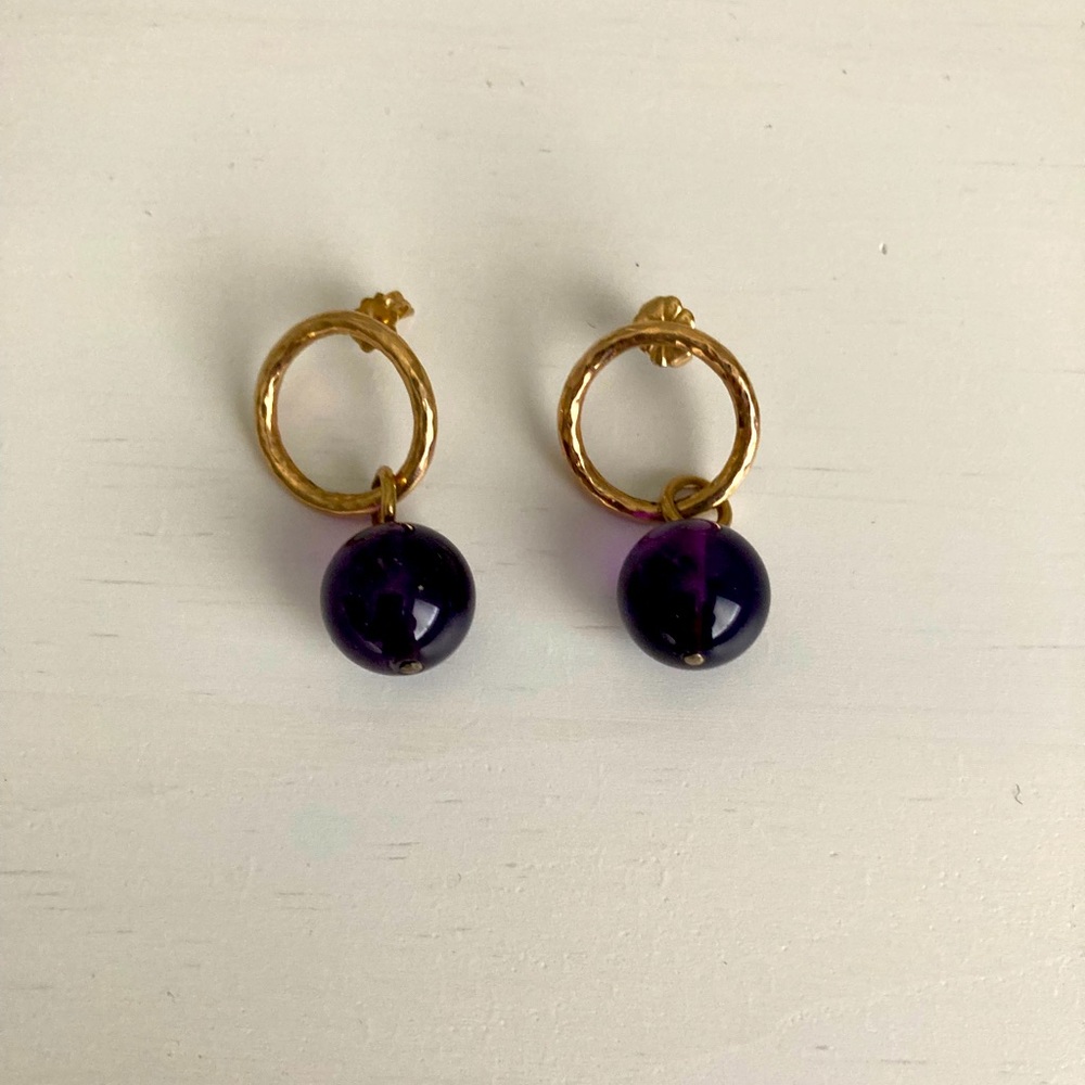 Amethyst and gold earrings.